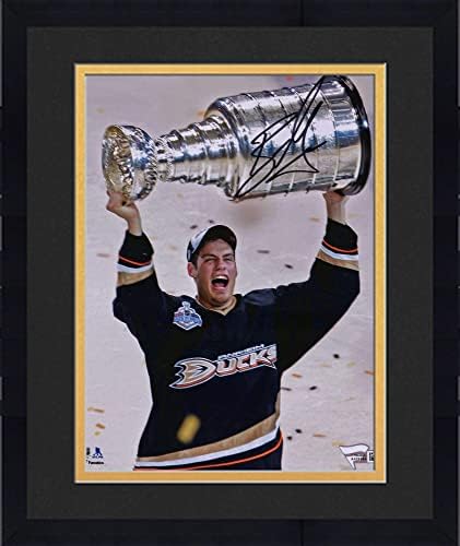 Снимка на Райън Гетцлафа Анахайм Дъкс в рамка с автограф 8 x 10, Подобрява Купа - Снимки на НХЛ с автограф