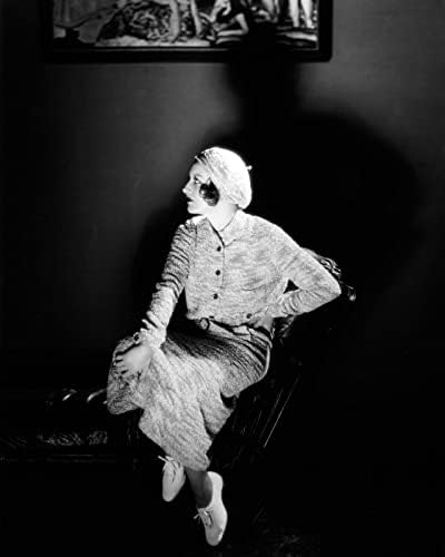 Джоан Крауфорд в седнало положение 1930-те години, смотрящая в страна, в бели обувки, които 5x7 снимка
